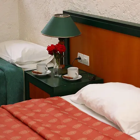 Sandy Hotel 2*